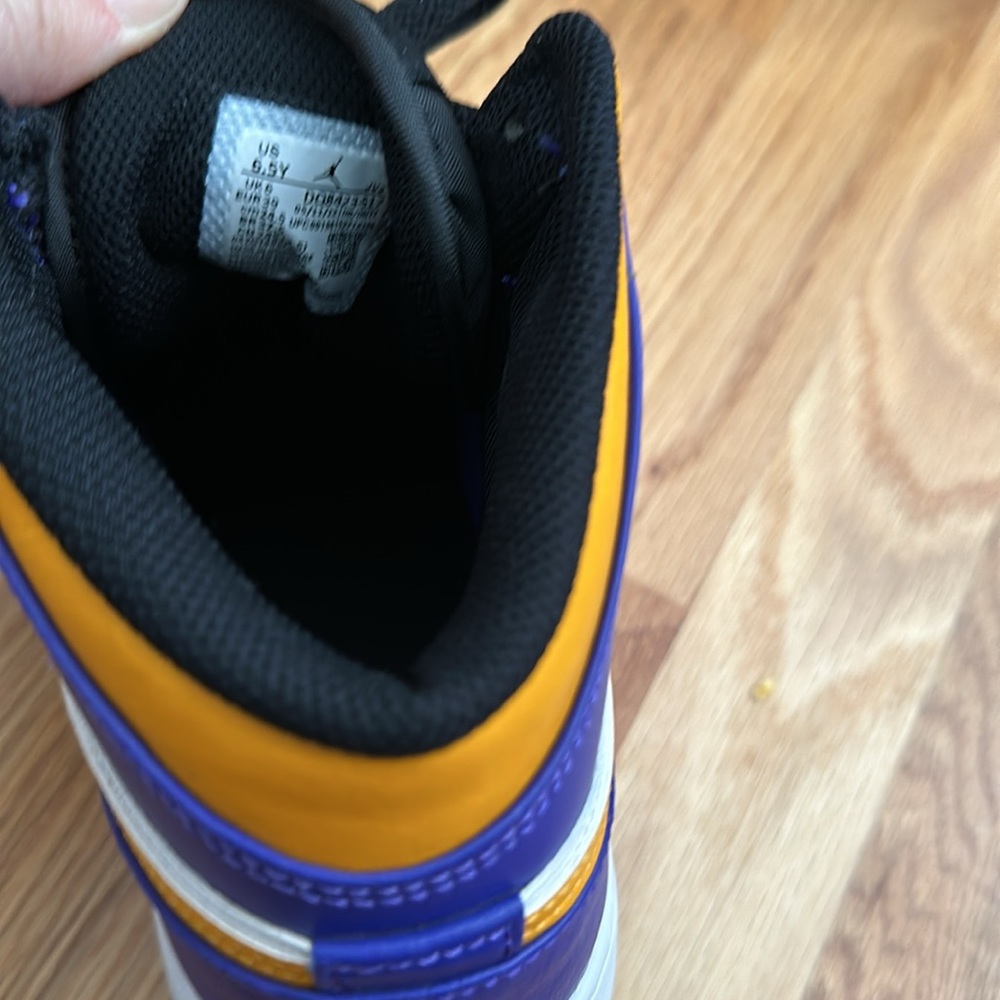 EUC Air Jordan 1 Mid - Lakers colors - Picture 6 of 10
